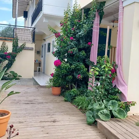 Amelia's Garden I Aparthotel