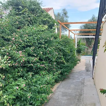 Amelia's Garden I Aparthotel